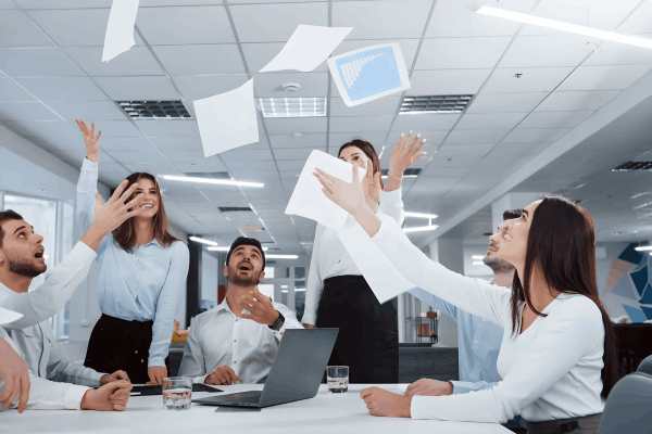 L’approccio “fai da te” è inefficace e dispendioso. Evita la frustrazione di sprecare tempo! Affida l’automazione documentale solo a professionisti